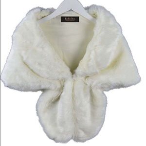 White faux fur shawl wrap - size medium